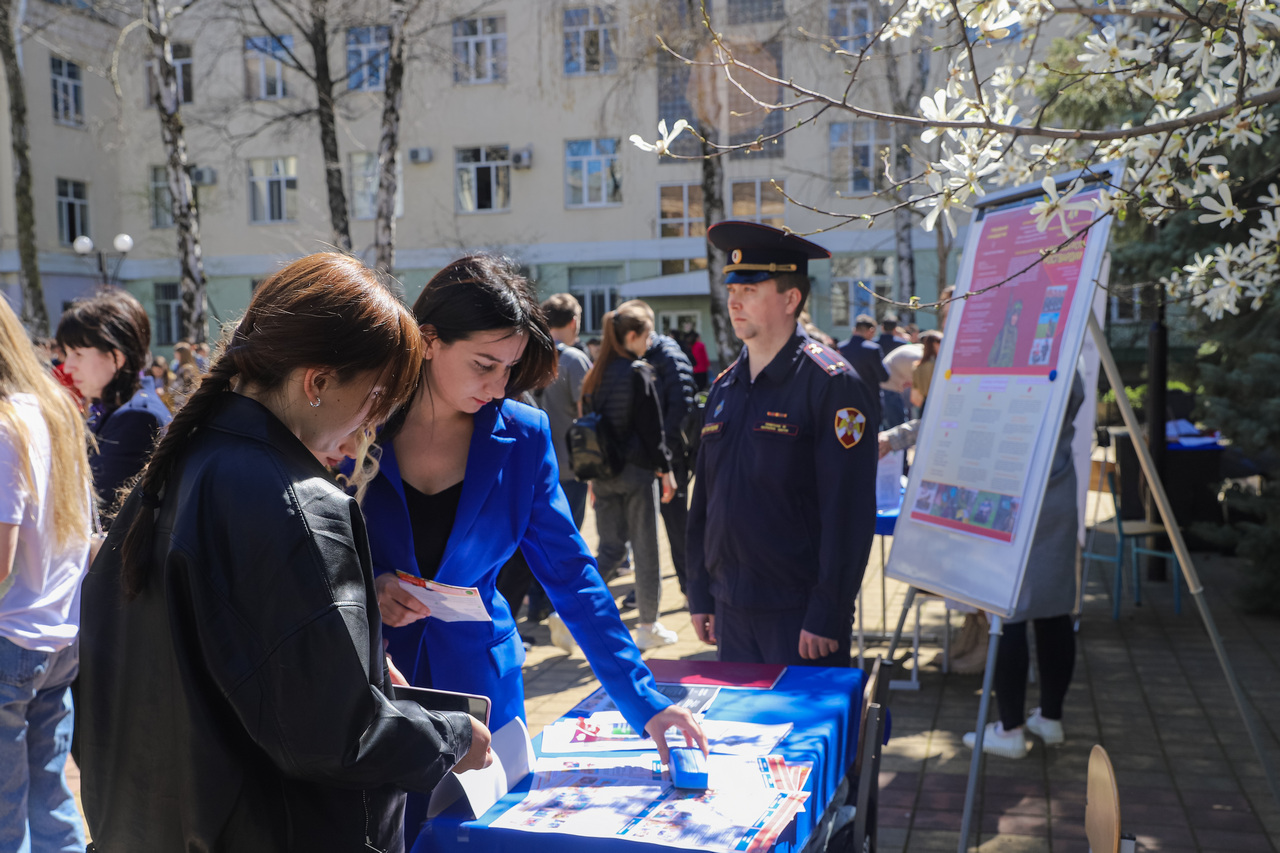 Пора работать!»: в Адыгейском государственном университете прошла ярмарка  вакансий