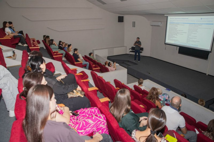 An orientation seminar for curators of academic groups was held at ASU within the framework of the Friendly University project