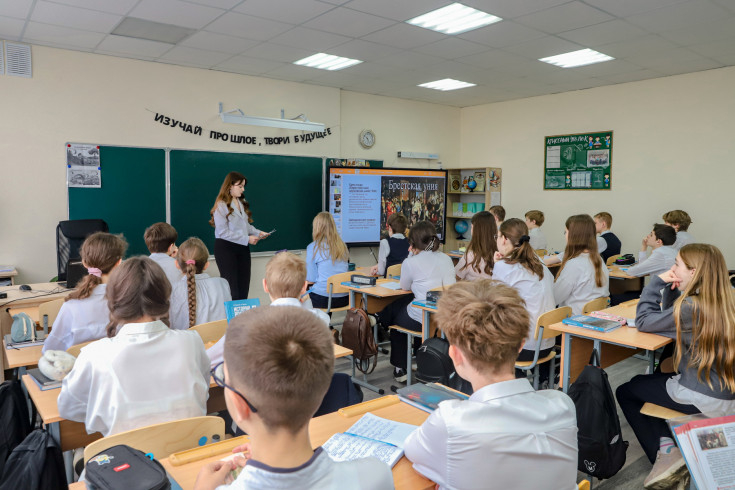 Первые семь студентов непедагогических направлений подготовки прошли новую программу переподготовки АГУ «Педагогическая деятельность в сфере среднего общего образования (учитель)»