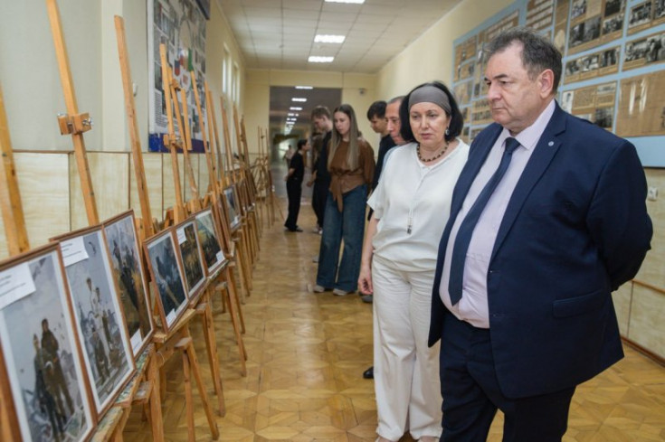An exhibition of works by military artists from the M.B. Grekov Studio under the Russian Ministry of Defense opened at the Adyghe State University