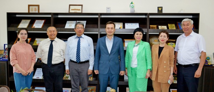 Представители Адыгейского государственного университета обсудили перспективы расширения сотрудничества с партнёрами из Узбекского государственного университета мировых языков