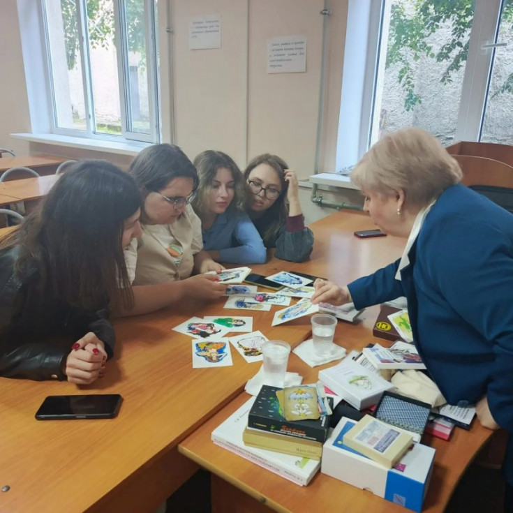 Transforming Students into Leaders: The Power of MAC Cards and Personal Example in Shaping the Future of Teaching